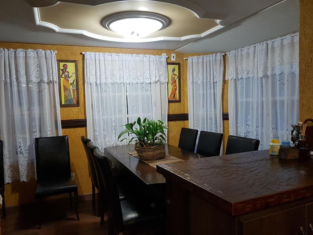 Residencia No Centro De Gramado Villa Buitenkant foto